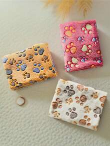 1pc Paw Print Pet Blanket, Suitable For Small/Medium Cats & Dogs, Thin Coral Fleece Pet Sleeping Mat, Suitable For All Seasons - XL-104*76cm - View 4