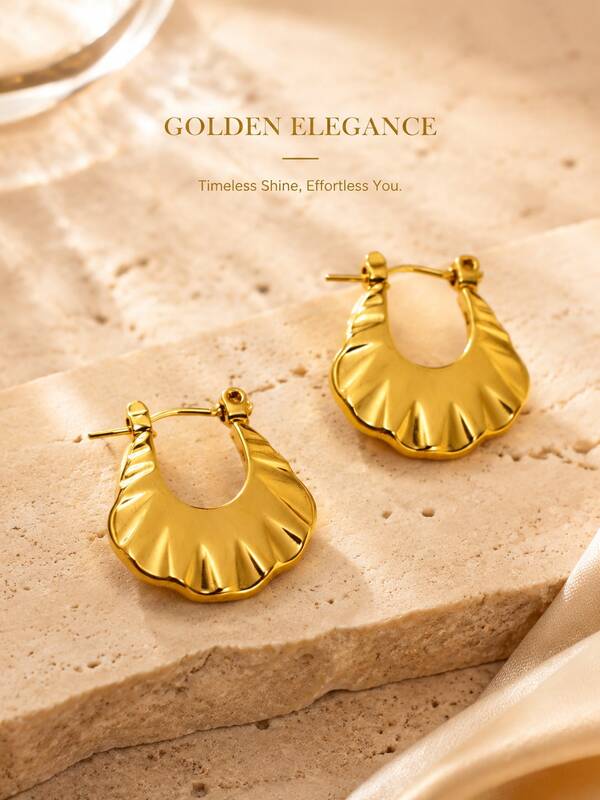 1 Pair Women's Retro 18K Gold Stainless Steel Waterproof Wavy Shell Earrings, Suitable For Daily Wear, Office, Work, Party, Wedding, Vacation, Beach, Brunch, Date Night, Anniversary, Birthday, Mother's Day, Valentine's Day, Christmas, Graduation, Street Style, Photography And Holiday Gifts