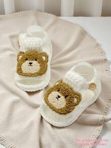 1 Pair Newborn Infant Knitted Cartoon Bear Pattern Booties, White Knitted Button-Up Infant Shoes - White - View 1