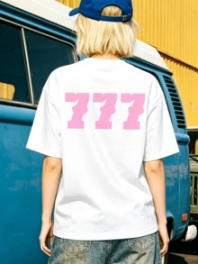 Camiseta de manga corta con cuello redondo suave y casual para mujer, el estampado gráfico del número de la suerte 777 en rosa combina con los atuendos de primavera y verano. - Blanco - Ver 4