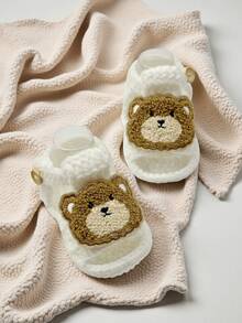 1 Pair Newborn Infant Knitted Cartoon Bear Pattern Booties, White Knitted Button-Up Infant Shoes - White - View 4