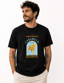 Men's Black Short-Sleeved T-Shirt With A Crew Neck And A "Caramel Made In Brazil" Print, Made From Medium-Stretch Fabric. - 黑色 - 查看 3
