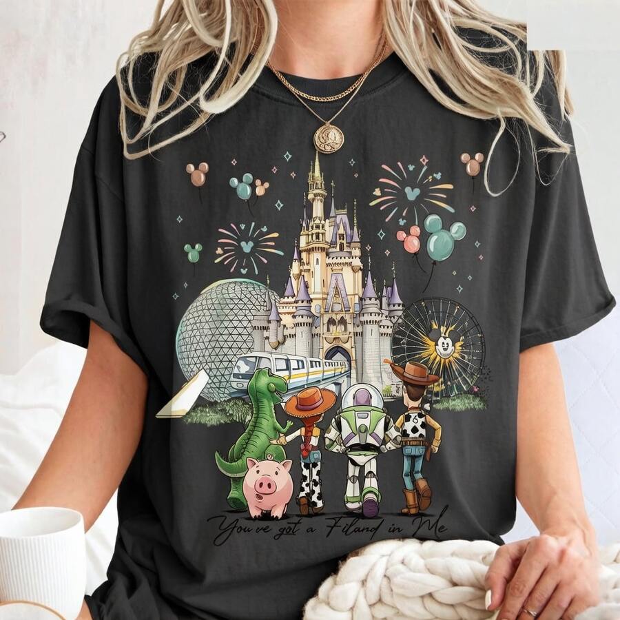 Disney Parks Toy Story Tee | "You've Got A Friend In Me" Castle Back View Graphic Print T-Shirt, EPCOT Space Mountain Buzz Woody Short Sleeve Vacation Top, 100% Cotton Aesthetic Summer Trip - màu đen - Xem 1