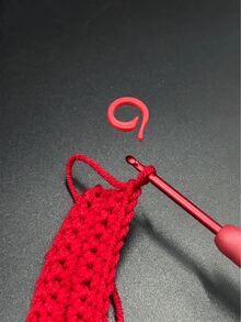 Juego de 4 ganchillos ProCraft - Metal, para todas las estaciones, mango suave rojo, 2 clips marcadores + 1 aguja para suéter - Herramientas de tejido DIY, adecuado para lana, bolsos, pantuflas, bufandas - Juego de ganchos de ganchillo rojos con mango suave - Ver 3