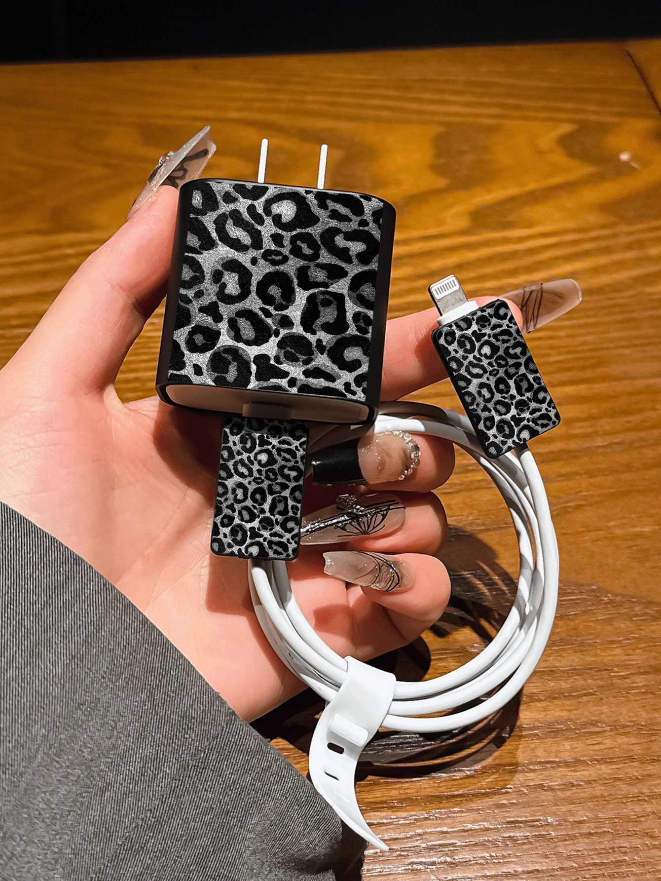 4pcs Leopard Print Charger Protector Case, Data Cable Organizer Set - 20W/18W Adapter, Adapter Head Cover, Compatible With IPhone 11/12/13/14/15/16/13 Pro Max/16 Pro Max/17 Pro Max/15 Pro Max - Black - View 1