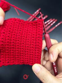 Juego de 4 ganchillos ProCraft - Metal, para todas las estaciones, mango suave rojo, 2 clips marcadores + 1 aguja para suéter - Herramientas de tejido DIY, adecuado para lana, bolsos, pantuflas, bufandas - Juego de ganchos de ganchillo rojos con mango suave - Ver 1