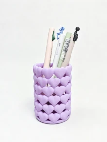 1個創意心形筆袋（塑膠材質）－適合學生的文具禮品，兼具收納與裝飾功能，可整理學校用品並作為可愛桌面裝飾，也是耐用的辦公必需品收納盒，適合情人節浪漫送禮，特別適合返校季，是教室必備的實用收納與美化桌面小物 - 愛心筆筒 - 查看 11