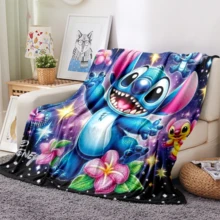 Chăn đắp Disney Lilo & Stitch in nhân vật vui nhộn, thiết kế nền vũ trụ bầu trời sao hoa, nhiều kích cỡ, chăn ngủ trưa nhẹ thoải mái phù hợp dùng tại nhà và văn phòng, lý tưởng cho sofa nghỉ ngơi hàng ngày - Nhiều màu - Xem 4