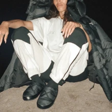 KAWS X THE NORTH FACE T-Shirt Gray White - màu trắng xám - Xem 4
