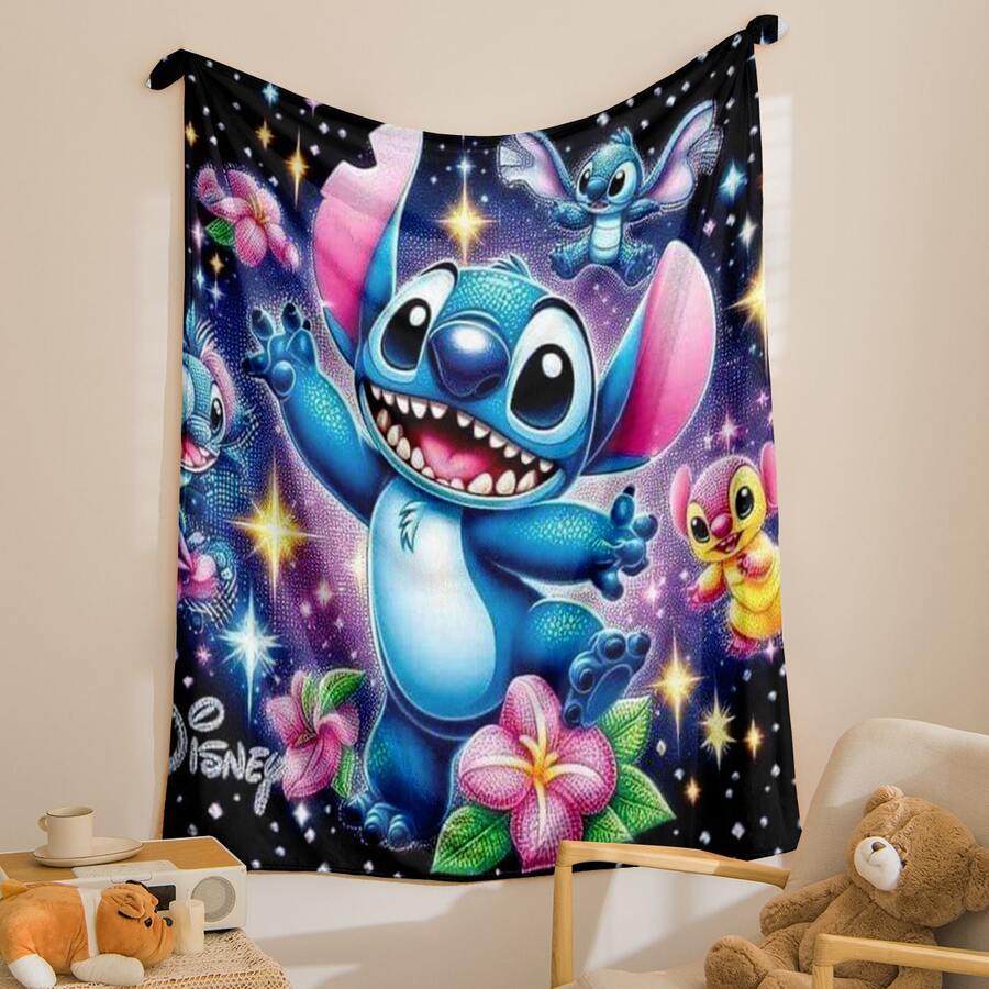 Chăn đắp Disney Lilo & Stitch in nhân vật vui nhộn, thiết kế nền vũ trụ bầu trời sao hoa, nhiều kích cỡ, chăn ngủ trưa nhẹ thoải mái phù hợp dùng tại nhà và văn phòng, lý tưởng cho sofa nghỉ ngơi hàng ngày - Nhiều màu - Xem 1