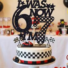 1件裝賽車主題7歲生日蛋糕插牌「I Was 6 Now I'm 7」黑色亮片蛋糕裝飾，格子旗設計兒童生日派對裝飾，賽道風格7歲生日蛋糕插牌 - 賽車6-7 - 查看 3