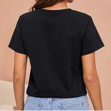 Playera para mujer con estampado de cerezas y moños, camiseta dama manga corta cuello redondo, blusa casual juvenil para mujer, ropa cómoda y fresca para verano, playera gráfica femenina, top lindo para outfit diario, camiseta con diseño frutal colorido, blusa para jeans falda short, regalo para novia amiga hermana, tallas chicas medianas grandes, diseño dulce divertido - Negro - Ver 3
