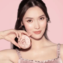 Charlotte Tilbury Pillow Talk 美顏氣墊底妝 #2C 淺色 12g/0.42 Oz | 靈感來自好萊塢粉色燈光迷人光澤的 Pillow Talk 濾鏡效果 | 絲滑柔順、健康光澤 + 平滑第二層肌膚妝感 | 長效持妝 | 防脫色配方 | 易疊加 + 易暈染，可打造均勻中度遮瑕 - 2C - 12g - 查看 6