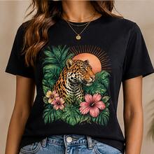 Playera para mujer tropical con estampado de jaguar, hojas de palma y flores hibisco, camiseta femenina manga corta cuello redondo, blusa casual de verano, playera gráfica para dama, ropa de moda 2026, camiseta oversize mujer, top fresco juvenil, outfit vacaciones playa, estilo selvático colorido, moda mujer México, blusa cómoda diaria, look tropical aesthetic - Negro - Ver 1