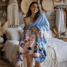 1 chiếc chăn nỉ in họa tiết Stitch hoa kem, bầu trời sao, họa tiết bò Disney All-Star, chăn phủ điều hòa - 100% polyester dệt chần bông, in kỹ thuật số - chăn ga thoải mái phù hợp cho mọi mùa, lý tưởng để ngủ trưa, cắm trại, du lịch - quà tặng tuyệt vời cho bạn bè và gia đình, chăn nỉ ấm áp - có nhiều kích thước, siêu mềm, phù hợp cho sofa/giường, thiết yếu cho mọi mùa, hoàn hảo để thư giãn hàng ngày trên sofa - Nhiều màu - Xem 6