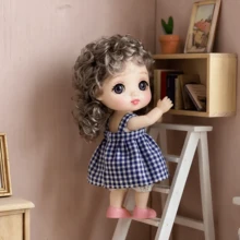 16cm/6.3in PVC 收藏級娃娃,附手縫服裝,全身可動關節。柔軟非絨毛觸感。適合展示、桌面裝飾與娃娃愛好者。復活節、聖誕節、萬聖節、生日、新年及情人節的完美禮物 - 6.3吋PVC娃娃 - 查看 9