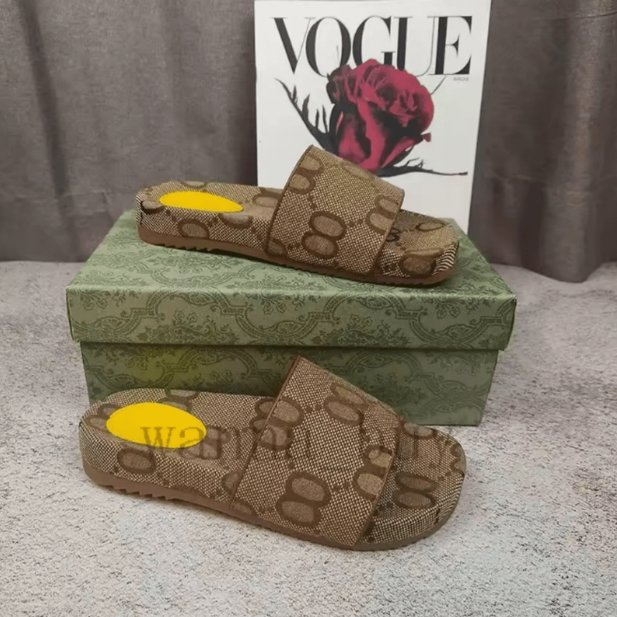 Sandalias planas para mujer estilo 2026: cómodas, versátiles, modernas y ligeras.