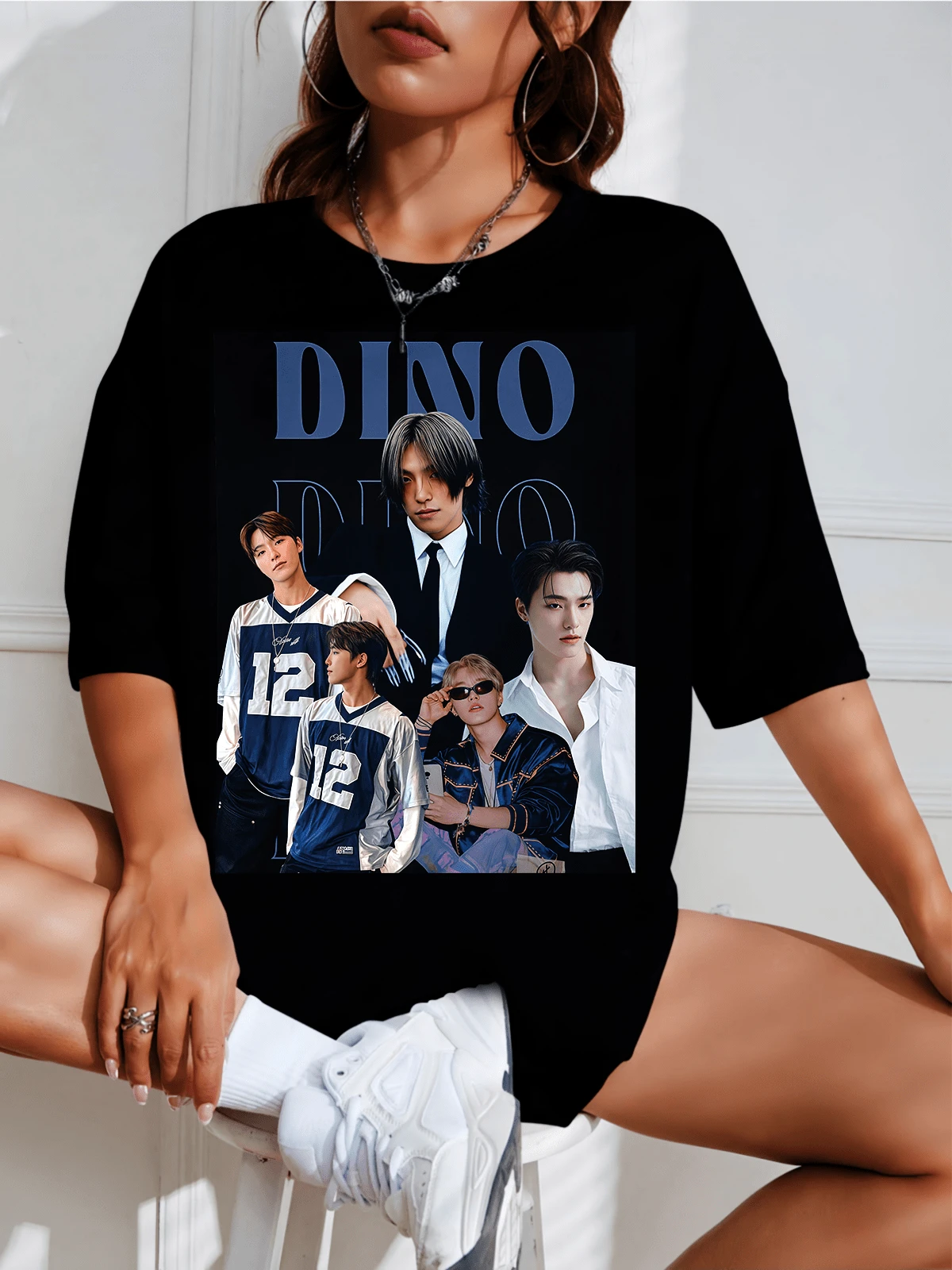 Dino Seventeens 2026 New Arrival T-Shirt, SEVENTEENs Dino T-Shirt, Retro 90s Bootleg Style, Unisex And Plus Sizes Available, Carat Fan Merchandise, Casual Sporty Aesthetic Navy Blue Top - 黑色 - 查看 1