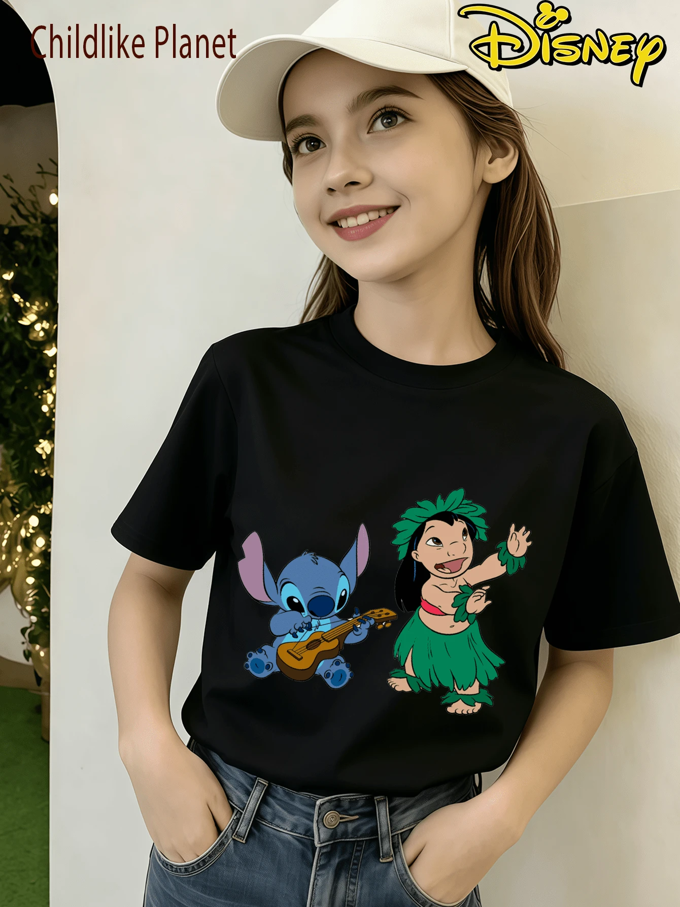 Disney Women's 2026 New Lilo & Stitch Hula Dance Ukulele Graphic Print Short Sleeve Crew Neck T-Shirt, Casual Regular Fit Cute Everyday Top - màu đen - Xem 1