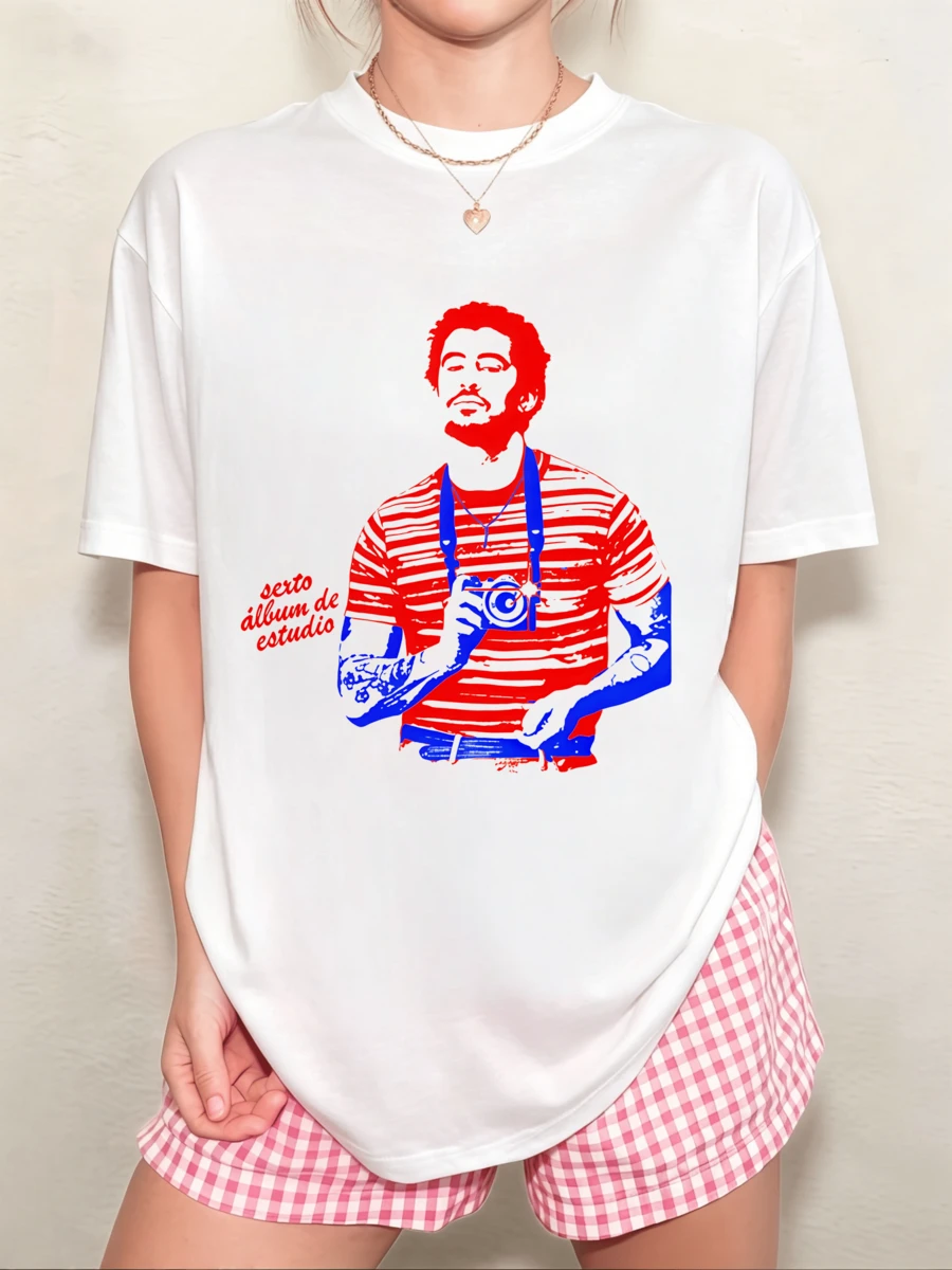 Unisex T-Shirt With Red And Blue B-Bad B-Bunny Portrait, Retro Latin Singer Style, Relaxed Fit. - 白色 - 查看 1