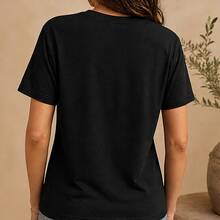 Playera mujer con mariposas y flores, camiseta estampada de algodón, manga corta, blusa casual cuello redondo para primavera, verano y uso diario - Negro - Ver 3