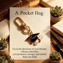 1個/6個裝 A Pocket Hug 畢業吊飾鑰匙圈附勵志卡片，金屬畢業帽吊飾鑰匙環，送給女兒、兒子、朋友的畢業禮物，激勵人心畢業季禮品 - 多色-APH009 - 查看 2