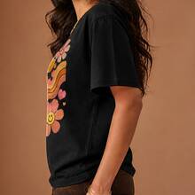Playera mujer flores retro, camiseta estampada manga corta, blusa casual de algodón, cuello redondo para primavera, verano, festival y diario - Negro - Ver 2