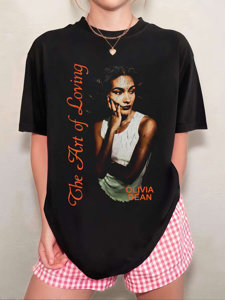 Camiseta unisex con retrato de Olivia Dean en naranja y negro, estilo desgastado, estilo neutro y versátil. - Negro - Ver 1