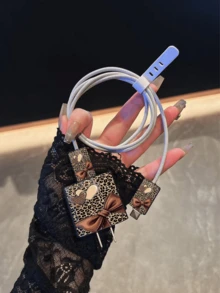 性感豹紋蝴蝶結愛心拼接圖案極簡風蘋果充電器保護套，適用於20W手機15充電器、16 ProMax手機線材保護帽，防彎折、防貓咬，適合13/14 Plus數據線保護器、充電器保護套，聖誕禮物 - 彩色 - 查看 3