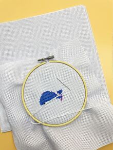 [34件組]十字繡套裝，包含6張30*30cm中格刺繡布、刺繡針、24色隨機刺繡線、輪廓筆替芯、拆線器與頂針，完整套裝。適合初學者，無需額外購買配件，適合學生休閒與紓壓，培養動手能力與專注力 - 中格布套裝 - 查看 2