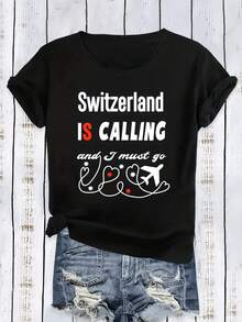 Avión con corazones y estrellas simbolizando el deseo de viajar a Suiza y la llamada de la aventura camiseta de mujer casual moderna - Negro - Ver 1