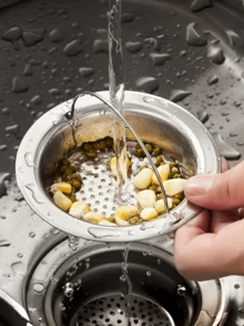 1個不鏽鋼水槽濾網,附手柄廚房水槽食物殘渣收集器 - 防鏽網狀設計,可重複使用水槽濾水器,適用於廚房和浴室水槽,輕鬆防止堵塞,完美用於瀝乾水果和蔬菜 - 廚房水槽配件 - 水槽瀝水器 - 查看 9