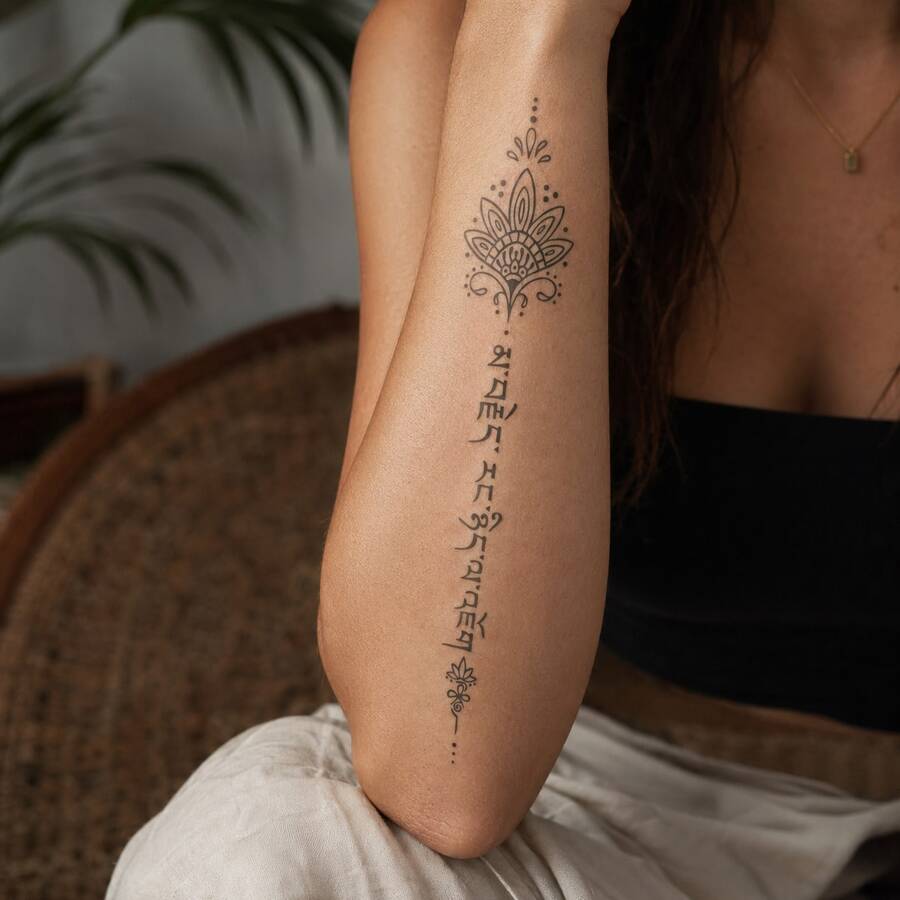 1 pieza Pegatina de tatuaje temporal de PVC impermeable y resistente al roce con patrón realista de loto, adecuada para uso diario - Gris - Ver 1