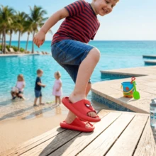 Disney CERDÁ LIFE'S LITTLE MOMENTS 蜘蛛人兒童拖鞋，適合居家、海灘和度假穿著，紅色，尺寸 26/27（歐碼） - 紅色 - 查看 2