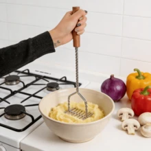 1 buah Penghancur Kentang Manual Gagang Kayu Panjang dari Baja Tahan Karat, Tahan Karat & Mudah Dibersihkan, Desain Pegangan Kayu Ergonomis Anti Selip yang Hemat Tenaga, Aksesori Peralatan Masak Ringan dan Tahan Lama untuk Persiapan Makanan Rumahan Sehari-hari - MultiWarna - View 2