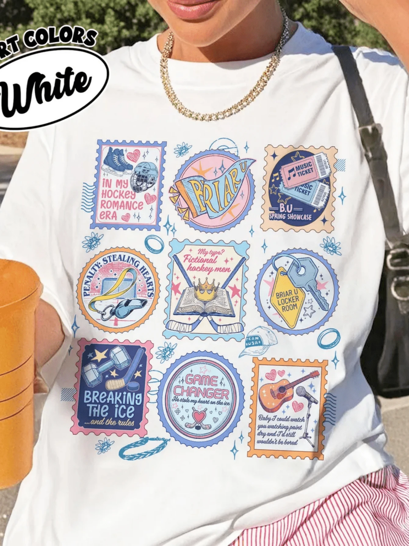 Off Campus Hockey Book Stamps Tee, Briar University Shirt, Hockey Romance Series T-Shirt, Booktok Bookstagram Gift - Blanco - Ver 1