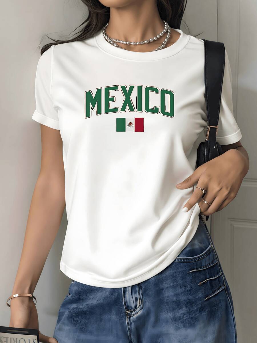 The Image Shows The Word MEXICO Accompanied By The National Flag, Symbolizing Pride, Identity, And Love For Mexican Culture. Women's T-Shirt, 100% Soft And Comfortable Cotton, Ideal For Everyday Wear. - 白色的 - 查看 1