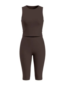 LovelyWholesale Conjunto de 2 piezas de top de tirantes de cuello redondo y shorts de unicolor para mujer, atuendo de verano - Marrón - Ver 5