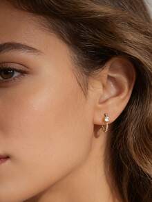 Women's Gold-Plated Twisted C-Shaped Rhinestone Earrings, Minimalist Luxury Style, Suitable For Daily Commute And Workplace Wear, Ideal Gift For Fashion Enthusiasts - Gold - View 3