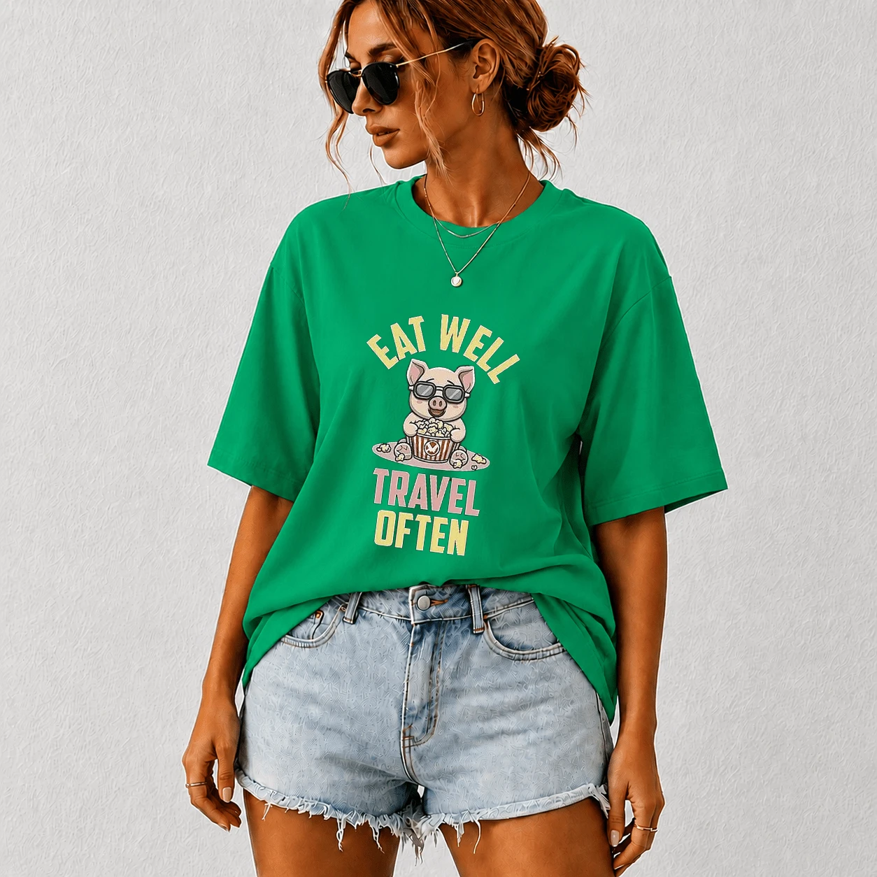 G Studio Women's Oversized T-Shirt Kawaii Pig Glasses With Popcorn Slogan "Eat Well Travel Often" Colorful Print Short Sleeve Casual - T01-綠地 - 查看 1