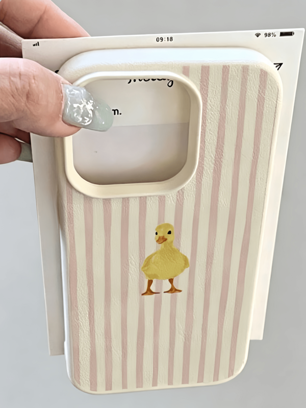 1pc White Striped Little Yellow Duck Personalized Minimalist Anti-Drop Soft TPU Fashion Phone Case Full Coverage Anti-Fouling Protective Shell Compatible With Apple 17 16 15 14 13 12 11 Pro Max Air And Series