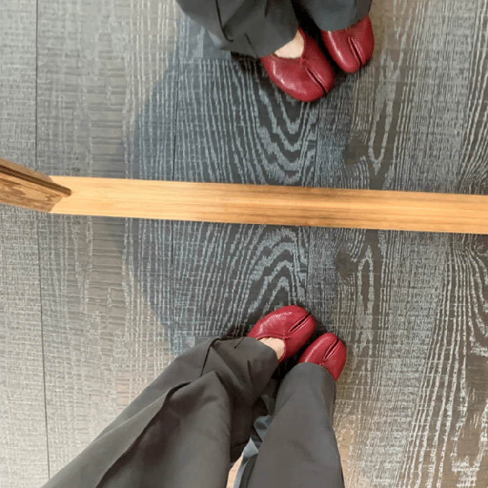 Women's Shoes With A Pleated Look, In A Ballerina Style, With A Wide Heel, Split Toe And Hoof Toe. - 紅色1 - 查看 1