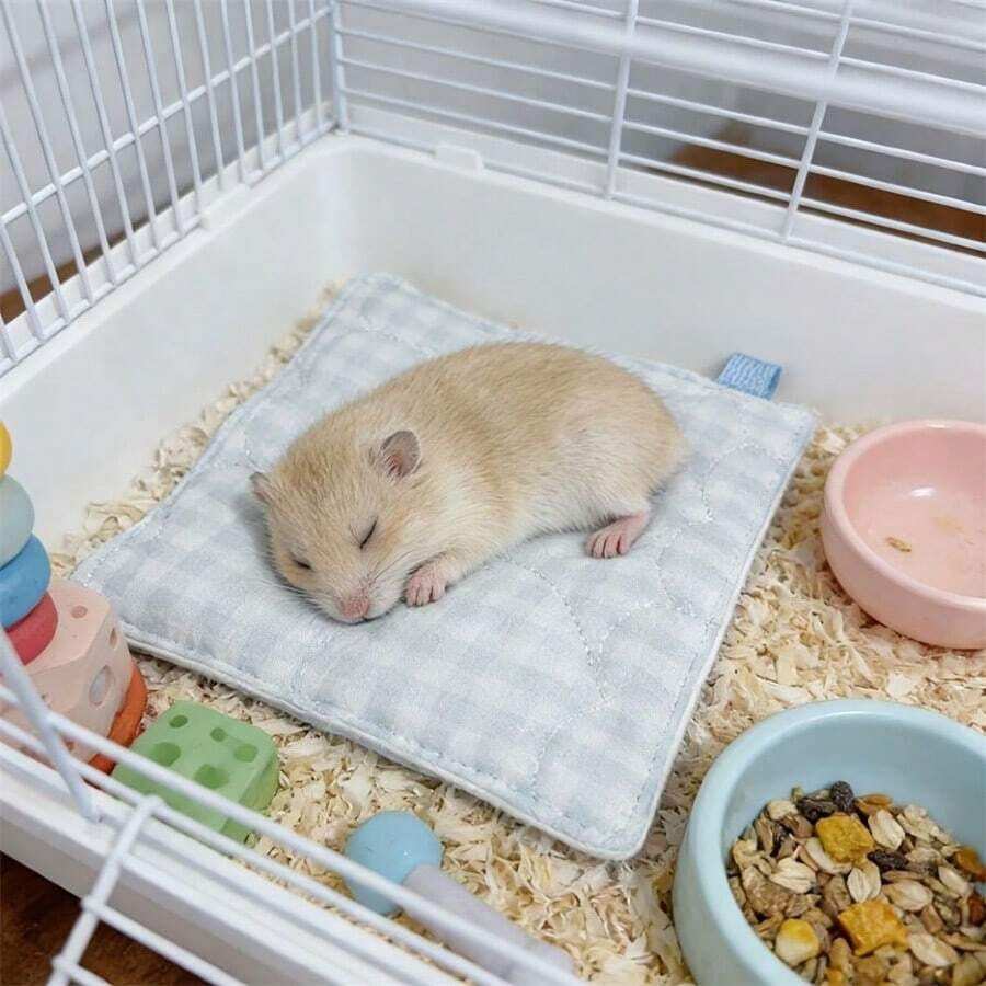 1pc Pet Mat Rabbit Bedding, Rabbit Winter Warm Bedding, All-Season Small Pet (E.G. Hamster, Rabbit, Guinea Pig) Sleeping Bed - Multicolor - View 1