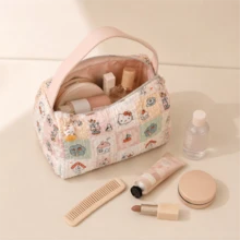 MINISO Sanrio Hello Kitty 絎縫旅行盥洗包 大容量化妝收納袋 附手把 護膚品收納袋 - 彩色 - 查看 3