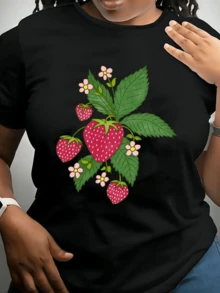 Branches With Red Strawberries And Delicate Flowers That Evoke The Sweetness Of Natural Life Are The Print On This Women's T-Shirt - 黑色 - 查看 1
