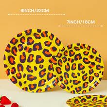 50/25/10入豹紋一次性紙盤，4款時尚動物圖案設計，7吋/9吋尺寸可選，適合生日派對、主題聚會、家庭用餐、野餐露營與節日裝飾，輕量耐用，提升餐桌氛圍 - 查看 7
