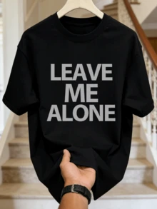 Herren Sommer Lässig weiches Rundhals Kurzarm-Shirt, kühnes schwarzes LEAVE ME ALONE Blockbuchstaben-Muster Grafik geeignet für den täglichen Gebrauch. - Schwarz - Übersicht 4