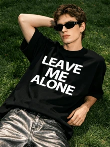 Herren Sommer Lässig weiches Rundhals Kurzarm-Shirt, kühnes schwarzes LEAVE ME ALONE Blockbuchstaben-Muster Grafik geeignet für den täglichen Gebrauch. - Schwarz - Übersicht 3