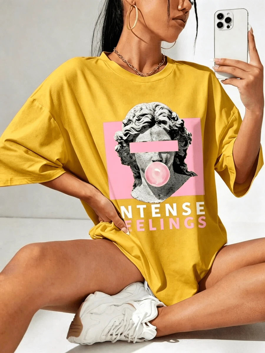 T-Shirt With Sculpture Graphic And Lettering, Off-The-Shoulder Graphic Blouses For Women, Summer Blouses For Women - 黃色 - 查看 1