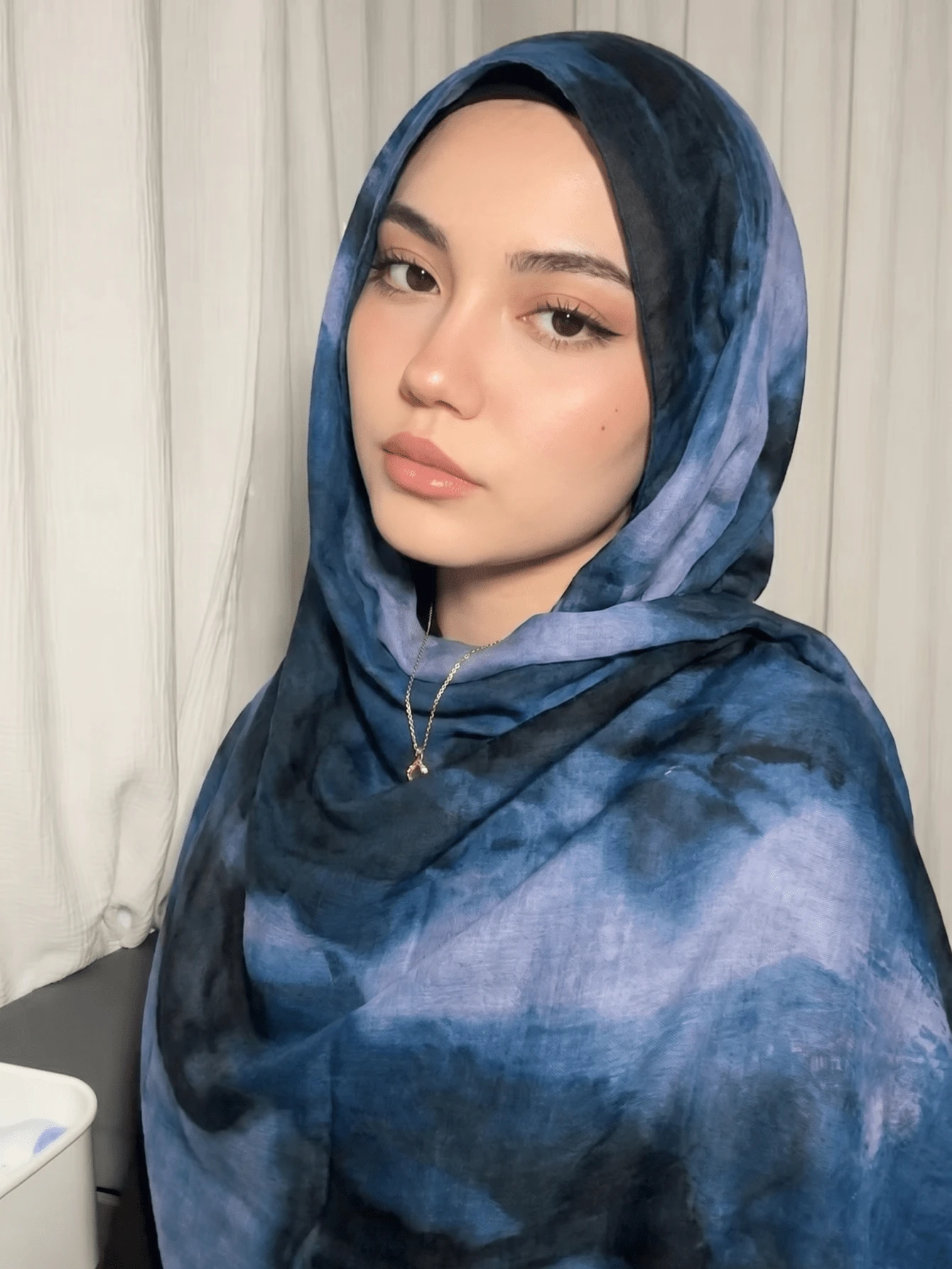 1件女款波西米亞風時尚水墨印花圍巾，春夏街頭休閒穆斯林頭巾防曬披肩，適合日常穿著，適合夏季海灘